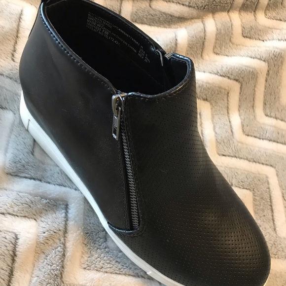 Time & Tru ankle sneakers - Picture 3 of 6